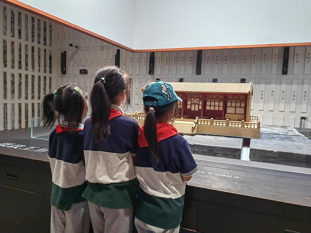 2ec99f82a8d7480b8b6146c5665e16f3.jpg 2ec99f82a8d7480b8b6146c5665e16f3.jpg