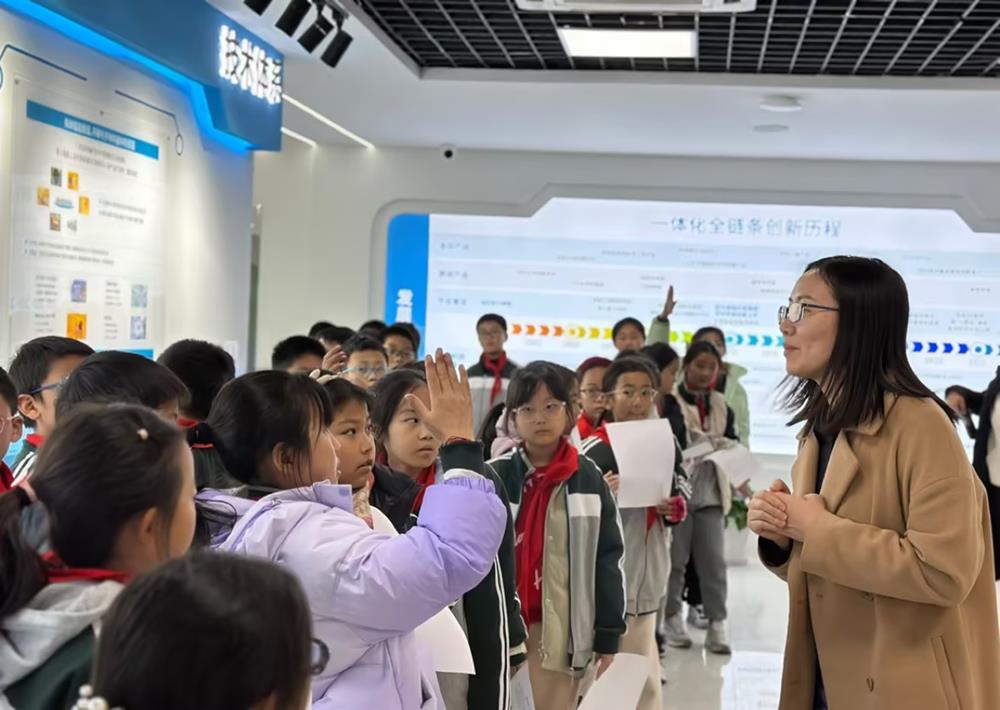 8fe4f221390549c084544c1e4b4db264.jpg 8fe4f221390549c084544c1e4b4db264.jpg