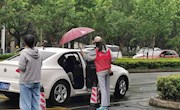 【独墅湖学校：爱心护学岗】雨中别样的守护 ——记爱心家长志愿服务活动